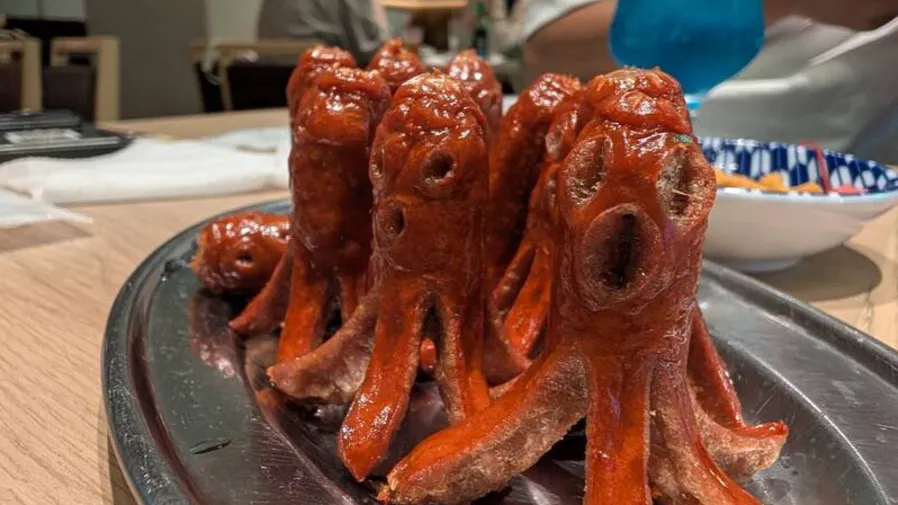 古神降臨！日本網友用餐遇獵奇章魚熱狗，跨國網友瘋玩梗的封面圖片