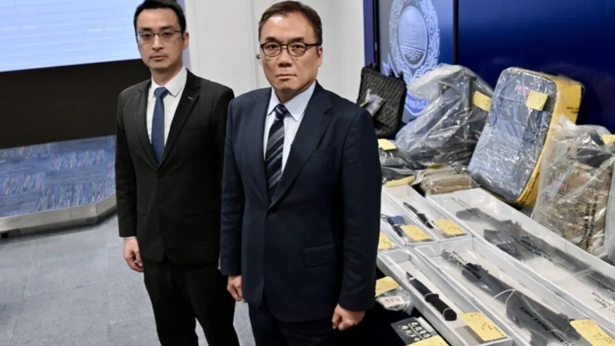 香港國安處拘捕 9 男涉非法操練罪 檢獲仿製槍械、爆炸品及 3D 打印機的封面圖片