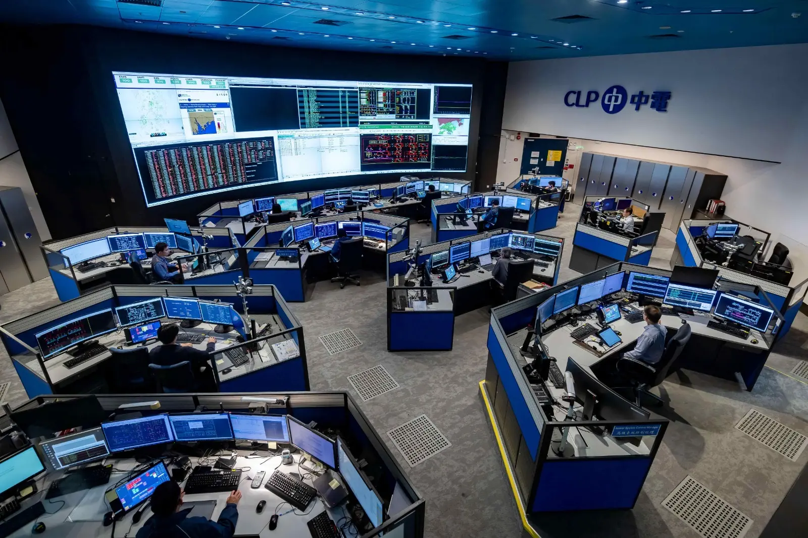 中華電力系統控制工程師全天候監控電力系統，確保供電穩定安全。