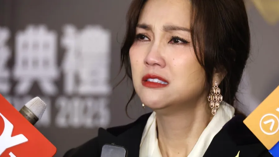 叱咤2025｜謝安琪淚灑後台憶方大同 6度爆肺出院僅一周堅持獻唱 奪十大第二位的封面圖片