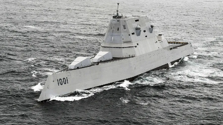 美軍朱姆沃爾特號隱形驅逐艦船廠內發生火災的封面圖片