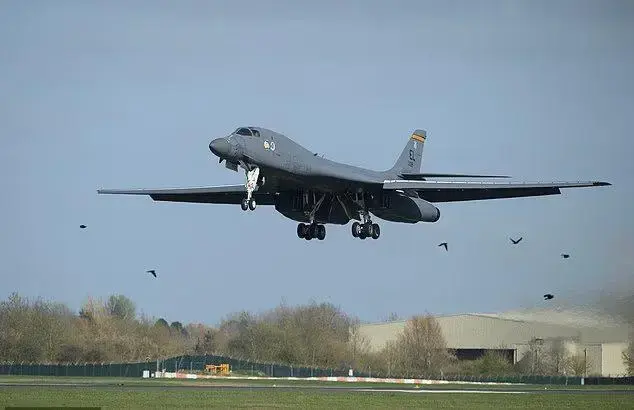 費爾福德皇家空軍基地部署有美國空軍 B-52、B-1 戰略轟炸機，是美國在歐洲的核心軍事行動樞紐。(資料圖片)
