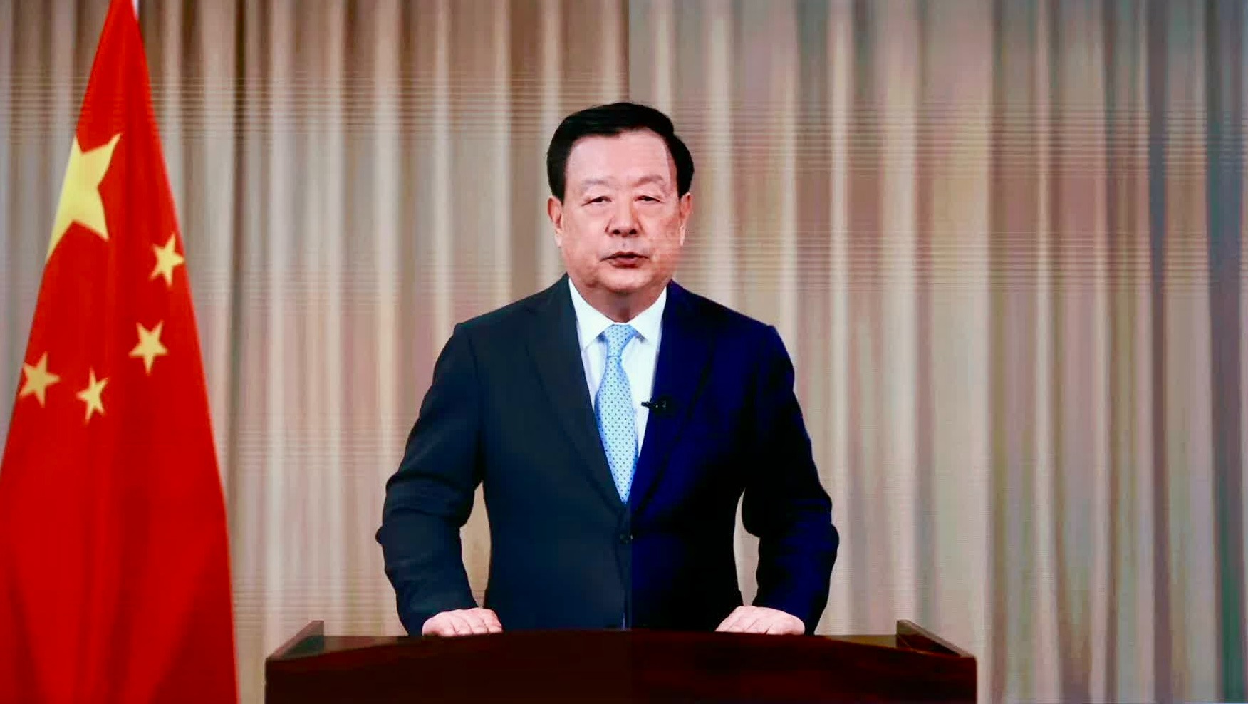 港澳辦主任夏寶龍日前表示，關鍵時刻出賣國家利益、替敵人搖旗吶喊的，絕不會有什麼好下場，必將背負歷史的罵名。(港澳辦網站截屏)