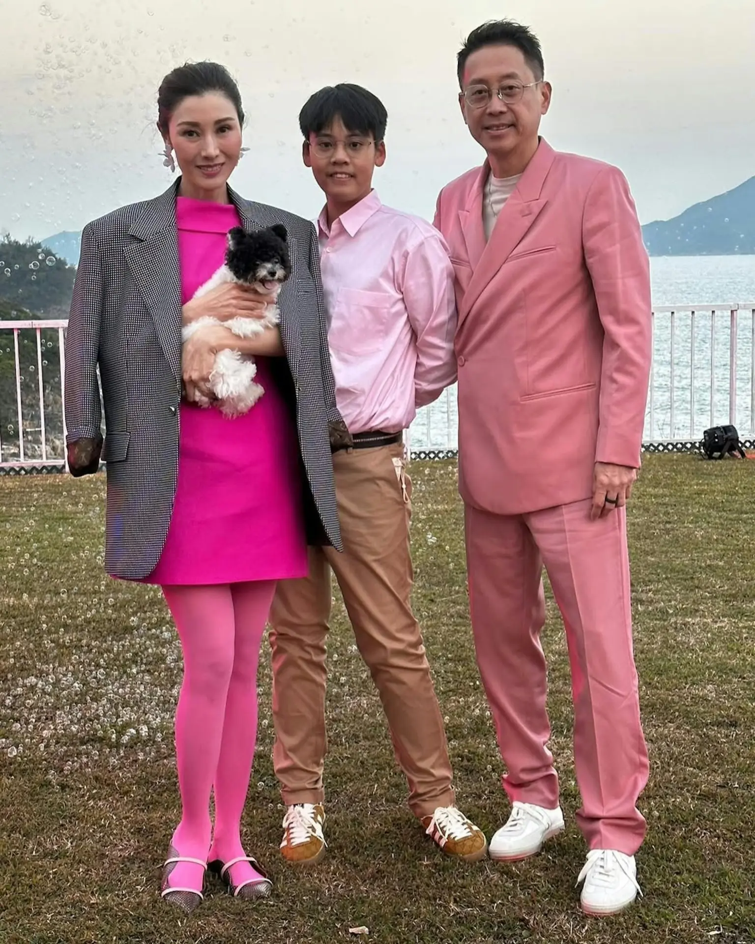 在家庭培育方面，夫婦二人十分重視兒子的教育，前年已將獨子許建彤送往英國頂級貴族寄宿學校威靈頓公學就讀。兒子升學後，李嘉欣與許晉亨多了不少二人世界時光。(圖：michele_monique_reis@IG)