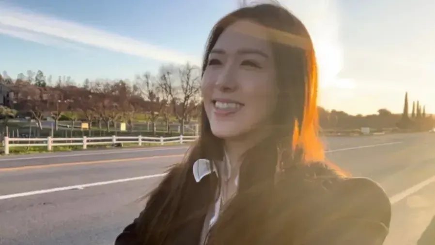 新聞女王 2 片尾曲換人！炎明熹離巢後 41 歲呂喬恩接棒唱 Crystal Clear的封面圖片