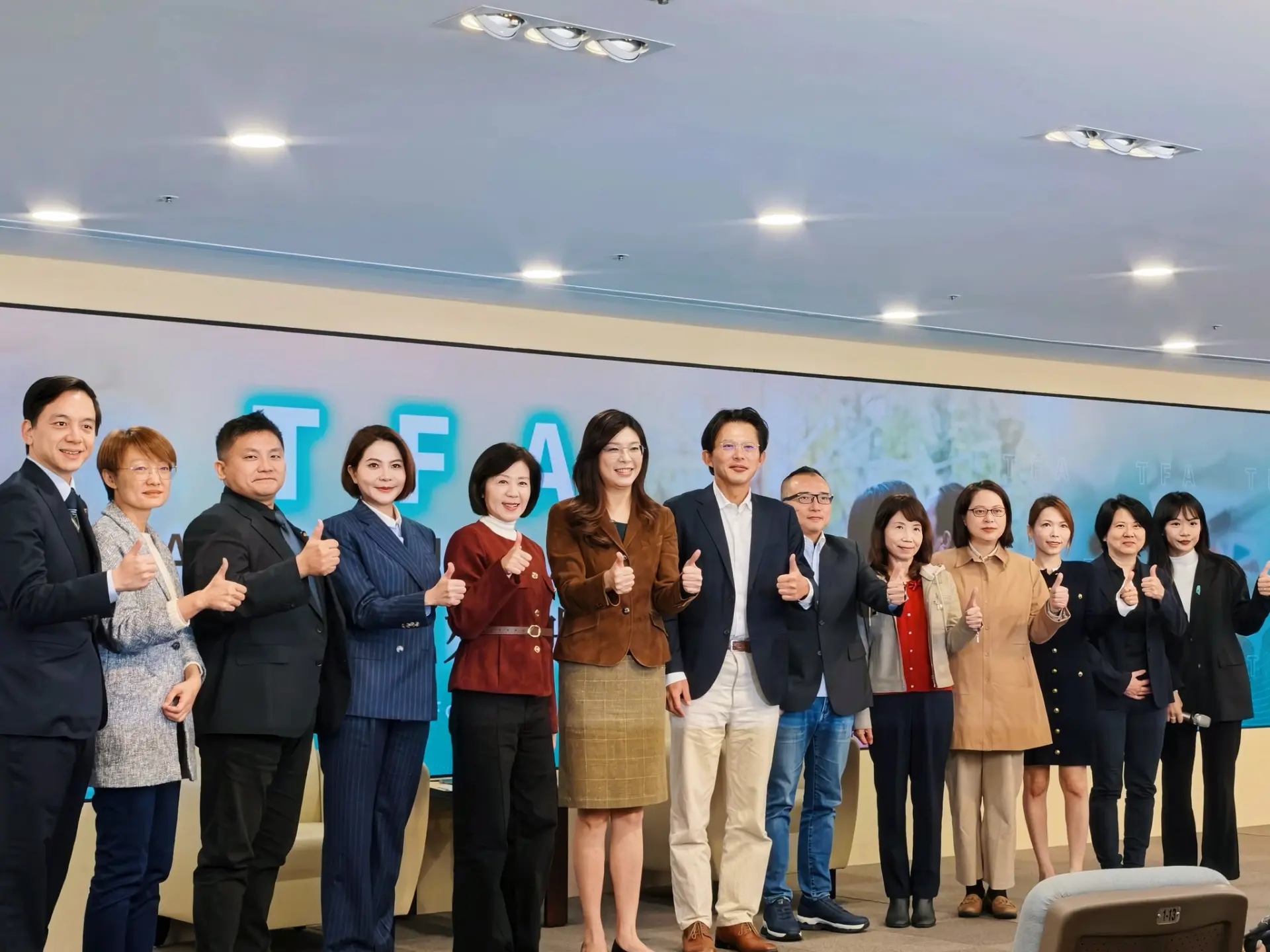 因此，鄭麗文訪京後轉赴華盛頓的行程，核心目的在於「交代」：向美國闡明，國民黨的和平路線並非「親中反美」，而是旨在降低美國被捲入台海戰爭風險的避險選擇。(圖：鄭麗文@FB)