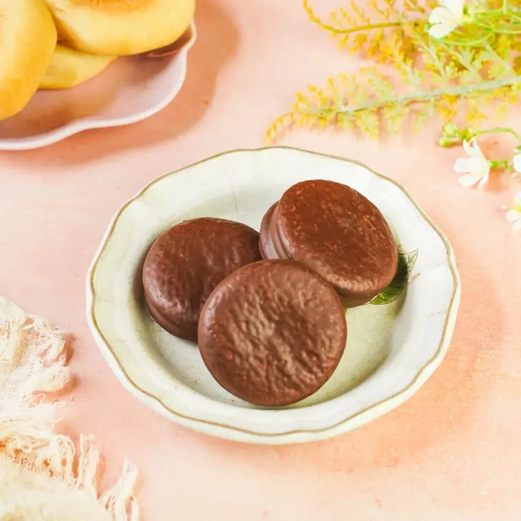 韓國外包司機因飢餓取用公司冰箱價值1050韓元的巧克力派與點心，遭公司以竊盜起訴，一審判罰5萬韓元。（示意圖來源：images）