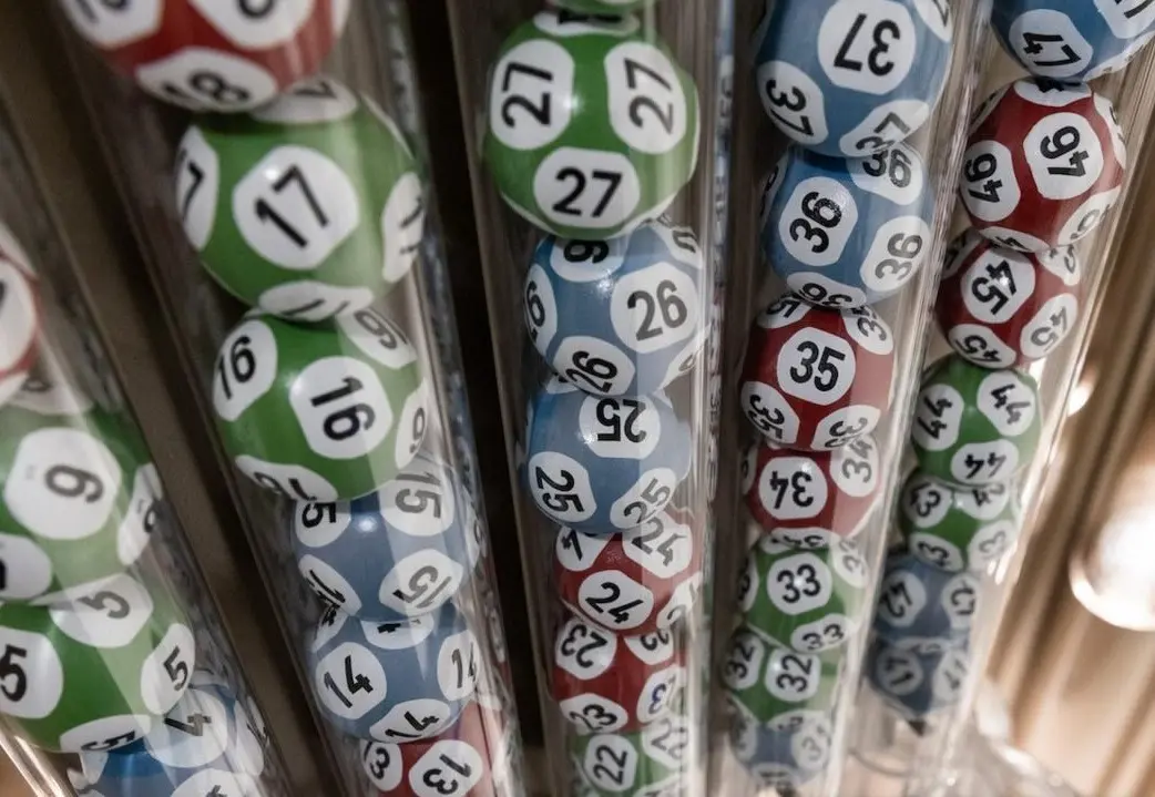 強哥也提醒，雖然這種「聰明組合」策略能提升中獎機會，但六合彩始終是一個機率遊戲，運氣依然是關鍵。(圖：網絡翻攝)