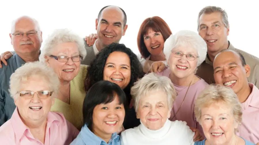 研究顯示，白髮出現的平均年齡有「族群差異」