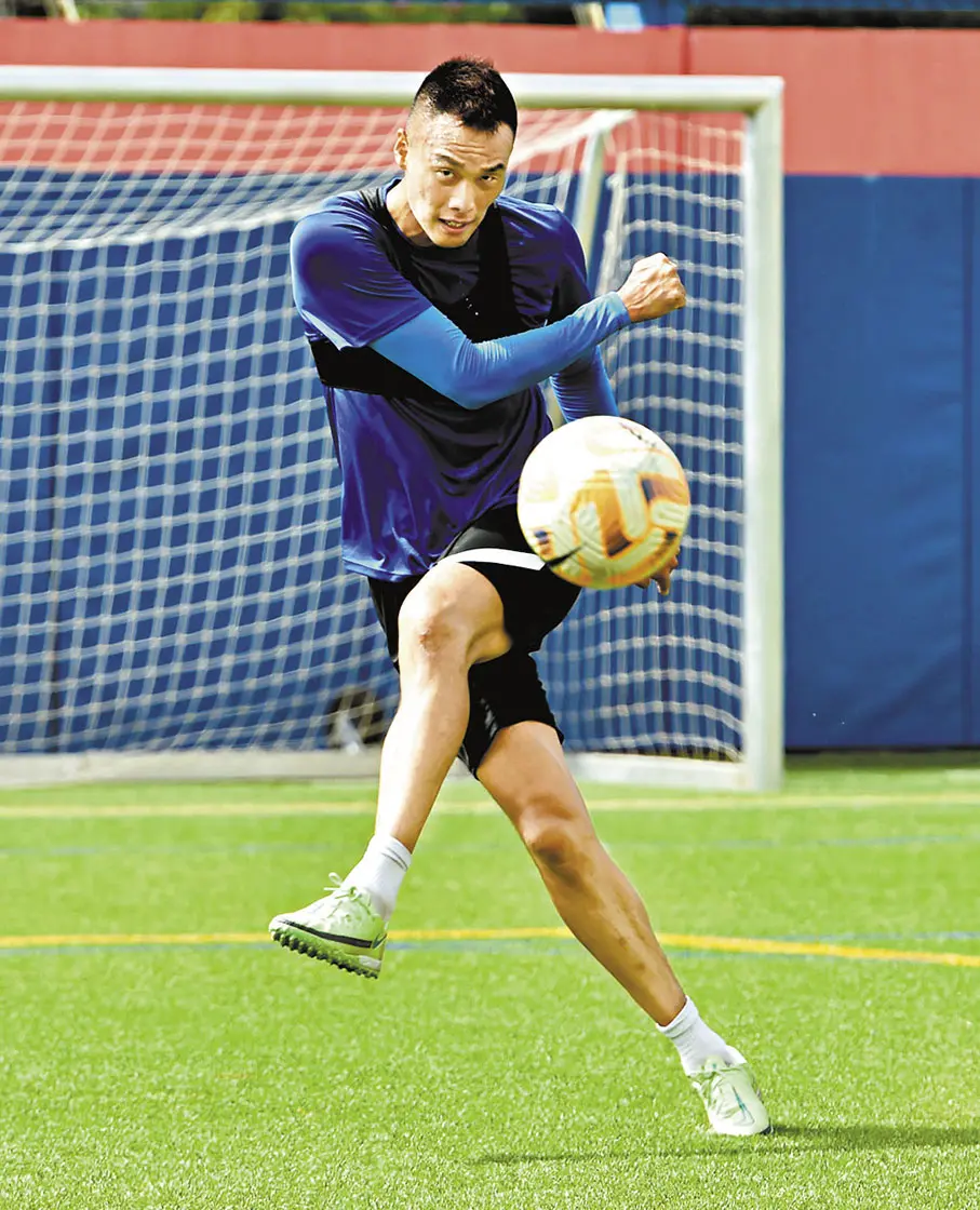 金信煜於今年4月在U22聯賽中復出，並在今季的U22聯賽中攻入3球，逐步尋找比賽狀態。10月11日，他時隔近21個月再度入選傑志頂級賽事大名單，在聯賽盃8強對陣標準流浪的比賽中後備登場，並在補時階段攻入鎖定勝局的一球，助球隊3比0大勝晉級。(圖：網絡截圖)