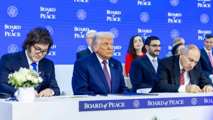 79歲特朗普達沃斯「和平委員會」受挫 24小時狂發80條帖子洩憤的封面圖片