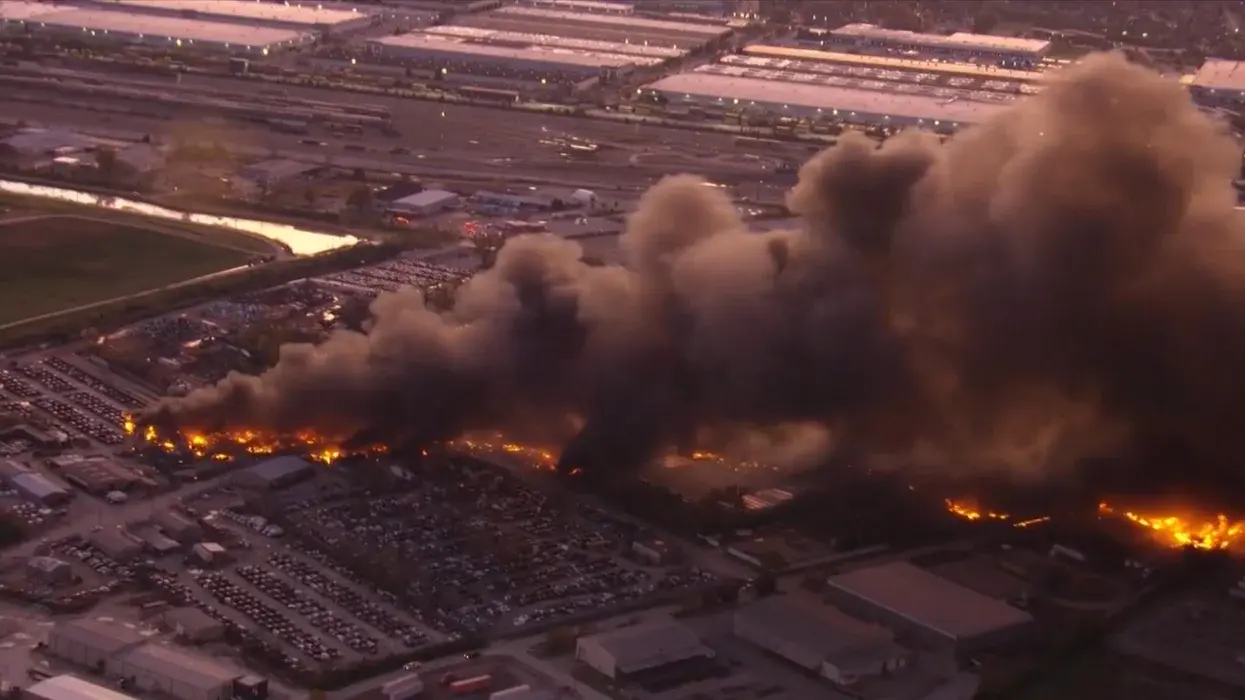 事故發生後，當局最初下令機場方圓 5 英里（8 公里）內居民就地避難，緊閉門窗。晚間，路易斯維爾都會區緊急服務部門將避難範圍縮小至 1 英里半徑內。(圖：網絡截圖)