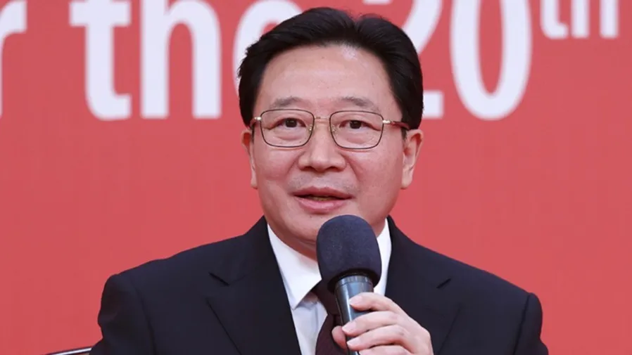 國務院任命周霽為中央人民政府駐香港特別行政區聯絡辦公室主任的封面圖片