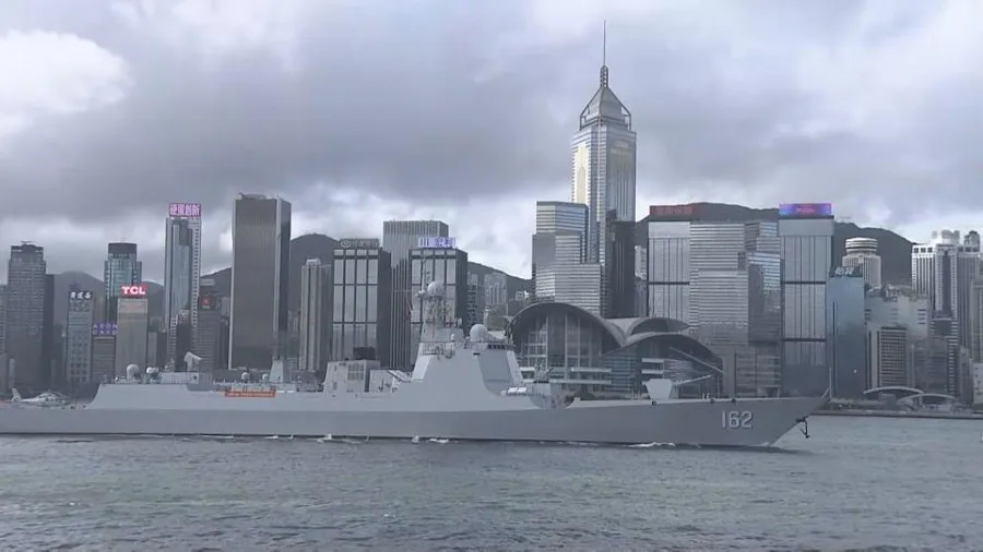南寧艦衡陽艦經鯉魚門駛入維港停靠昂船洲 一連 5 天開放參觀的封面圖片