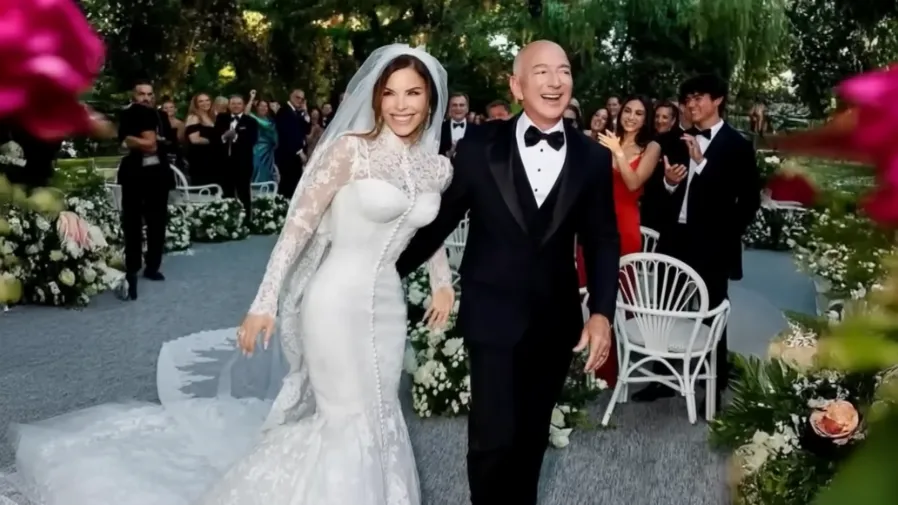 4800 萬歐元婚禮長怎樣？亞馬遜創辦人Bezos威尼斯豪奢婚宴大揭秘！的封面圖片