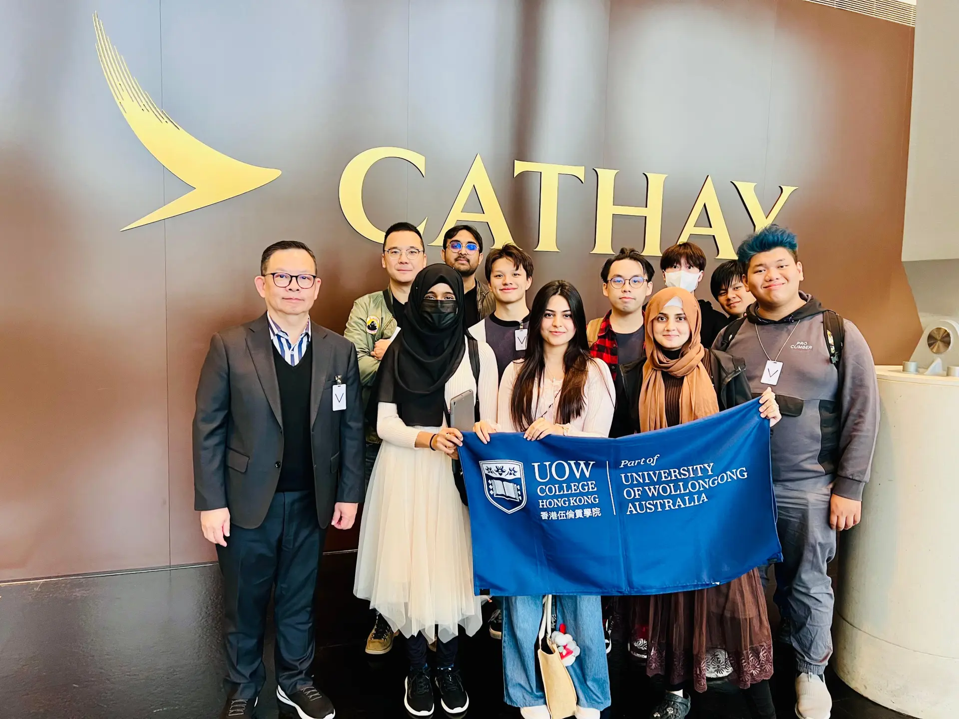 本週三，筆者帶領香港伍倫貢學院航運服務及營運管理學士課程的學生，走進國泰城。在與集團可持續發展團隊的深度交流中，一個遠超課本概念的宏大挑戰與企業藍圖，在我們面前清晰展現。(圖：陳杰)