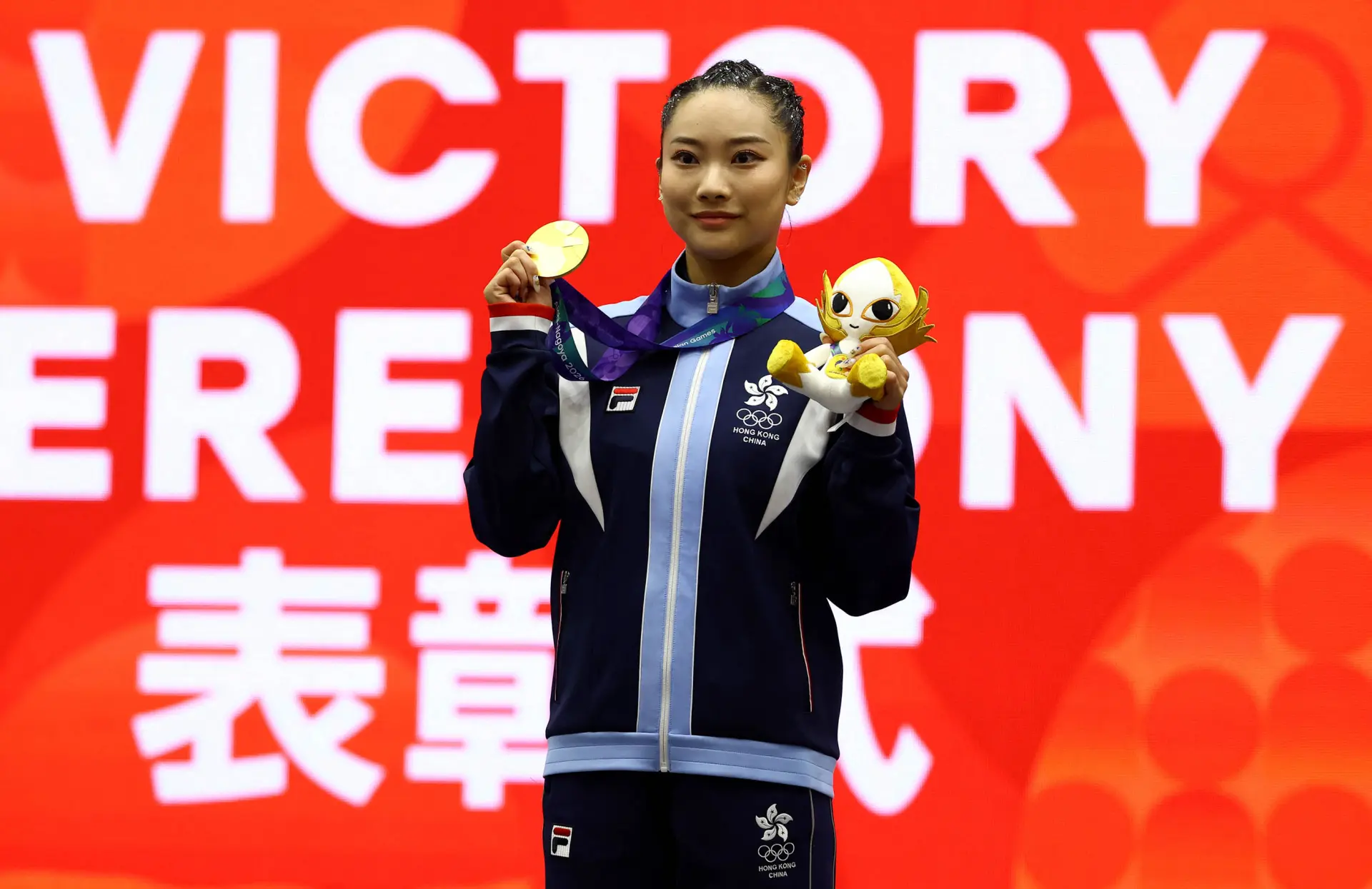 沈曉榆（Lydia）於愛知名古屋亞運會女子長拳項目決賽，憑總分 9.713 力壓群雄，奪得港隊今屆首面金牌，同時終結武術港隊在該項目長達 16 年的等待。(圖：lydia_sham@IG)