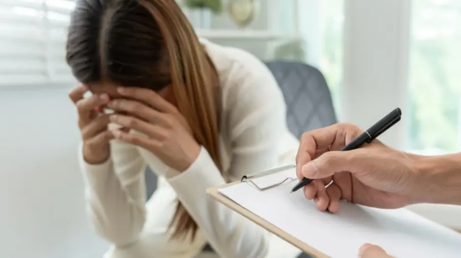 若缺乏睡眠或長期壓力，第一道皮膚與黏膜屏障會變薄、容易破。