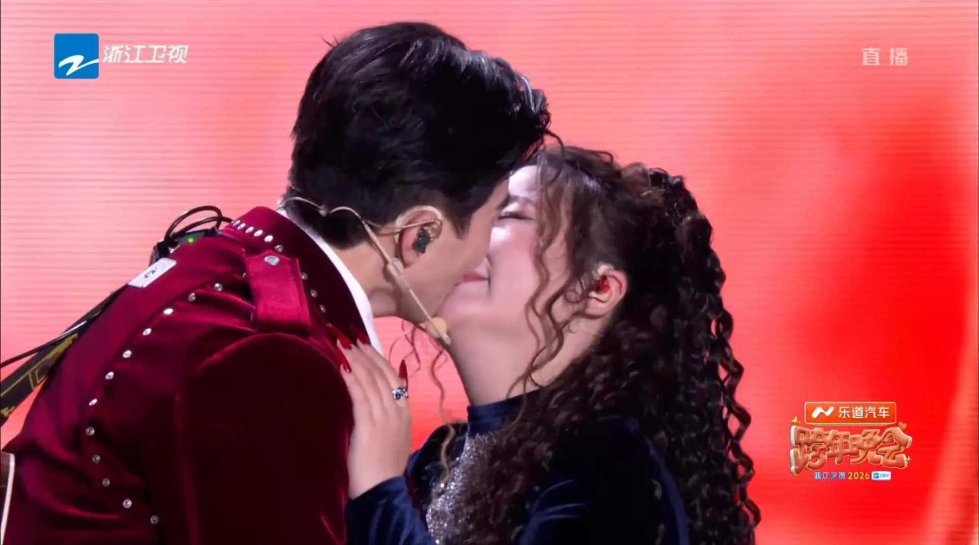 據悉，這場求婚是李川精心策劃半年的驚喜，他不僅瞞著錘娜麗莎與工作人員秘密籌備，還在後台準備了一整車後備箱的玫瑰花海，更特意選唱錘娜麗莎最喜愛的歌曲作為告白鋪墊。