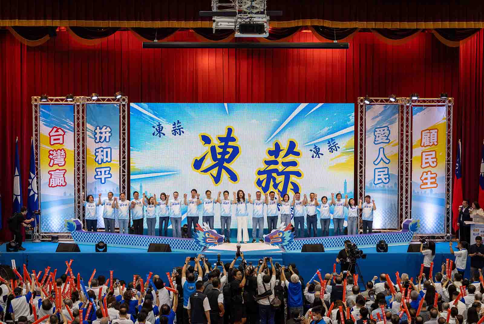 但台灣的政治競爭有時缺乏的是對事實的尊重，把複雜的公共問題簡化為敵我之分，民主討論也流於情緒動員。台灣選民似乎已習慣了先辨認候選人的「屬性」比理性判斷更重要。(圖：網絡截圖)