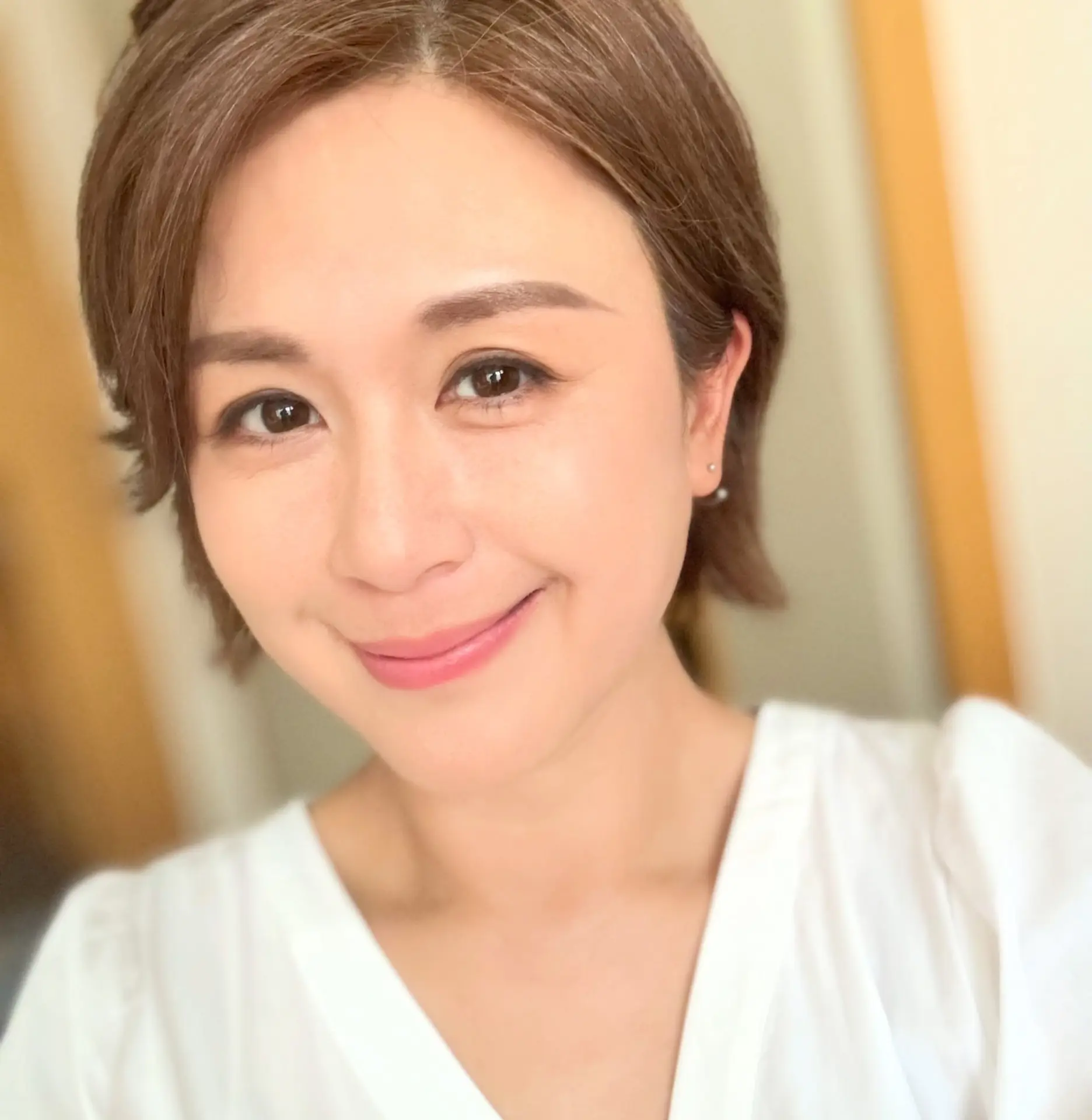 現年44歲、童星出身的香港藝人唐寧，本名江麗娜，近年移居紐西蘭低調生活，未料2026年9月23日遭所屬經理人公司天神村音樂有限公司入稟香港高等法院，控告其違反長期經理人合約。(圖：唐寧 Leila Kong@FB)