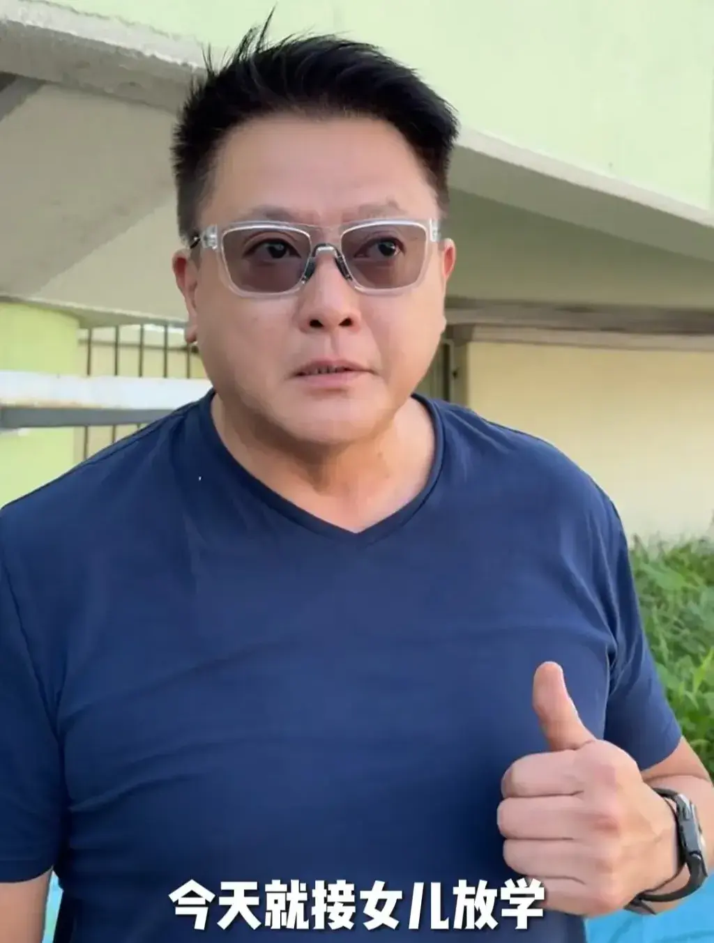 魏駿傑近期活躍於內地社交平台，转型為分享人生哲理的「正能量 KOL」。日前他在小紅書上載題為「女兒奴一日」的短片，配文謂「太愛她了，就是女兒奴沒錯了！」，記錄了為女兒煲湯及接放學的日常。(圖：魏駿傑@抖音)