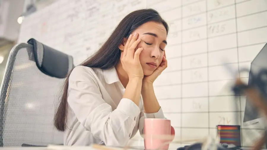 肝臟其實是一個沈默的器官，真正出事前往往毫無聲響。最早出現的，其實是「說不上來的疲倦」