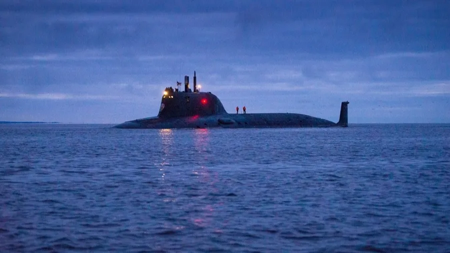 俄羅斯最先進亞森 - M 級核潛艦烏里揚諾夫斯克號出塢 可搭載鋯石高超音速飛彈的封面圖片