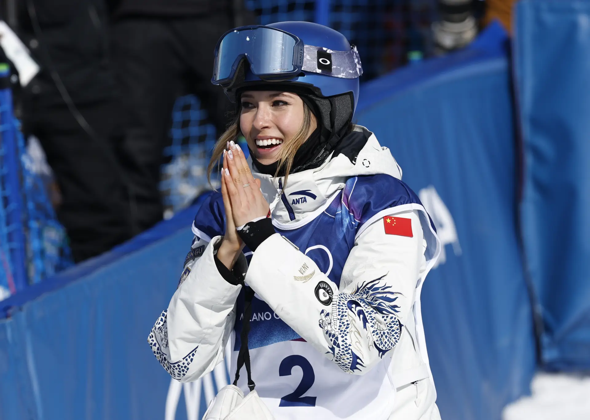 根據《福布斯》發布的冬奧會運動員收入排行榜，這位 22 歲的運動員以過去 12 個月 2300 萬美元的總收入位列榜首，實現對其他冬奧選手的斷層式領先。 