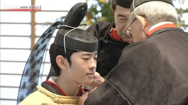 日本悠仁親王出席「成人禮」—— 皇室相隔 40 年再度舉行「加冠之儀」（來源：NHK world）