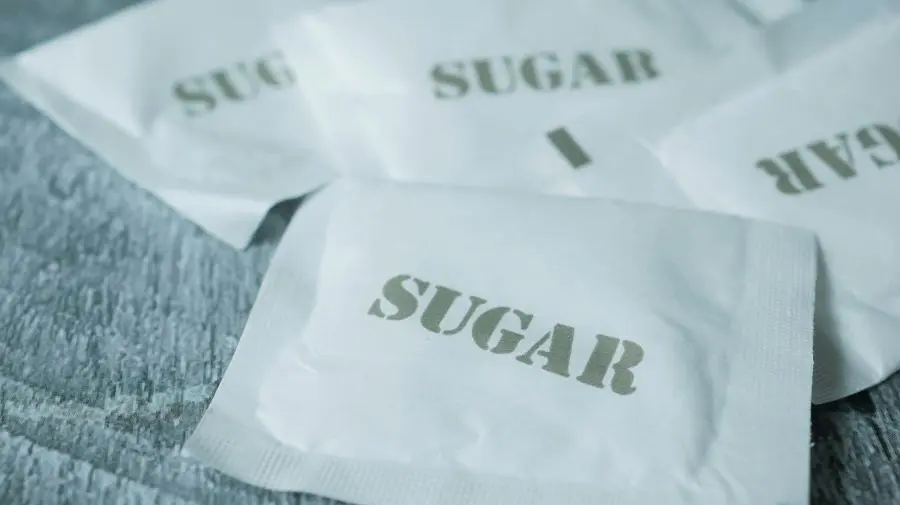 部分研究指出，人工甜味劑可能改變腸道菌群，進而影響血糖控制與食慾