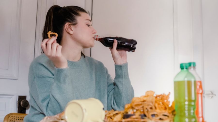 飲料、外賣、速食、以及各式各樣的零食，全部都具有高糖、高鹽、高脂肪以及過度加工的特性