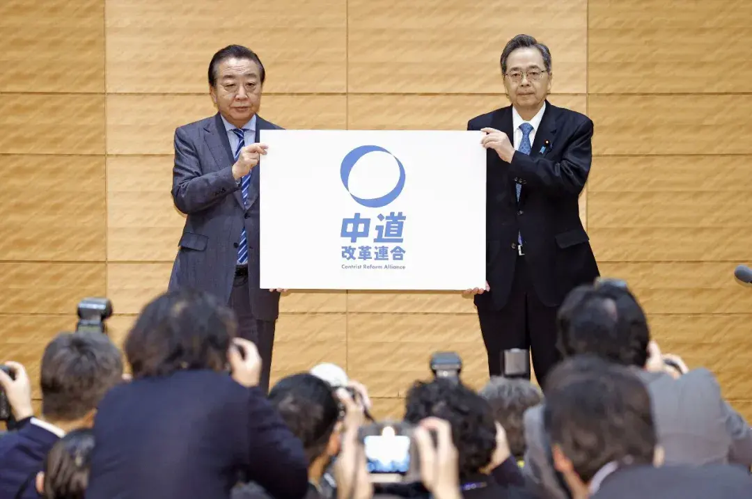 立憲民主黨黨首野田佳彥（上左）與公明黨黨首齊藤鐵夫（上右）。圖源：新華社