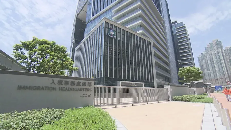 24 歲女港人獨遊伊朗失聯 友人今晨接獲其伊斯法罕報平安電話的封面圖片