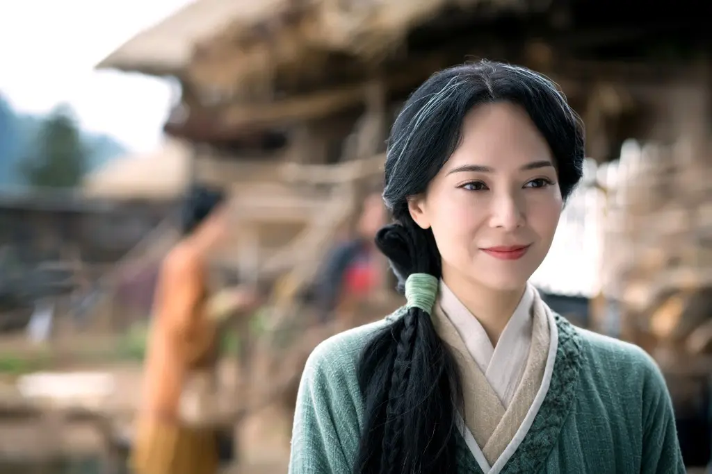 電影版《尋秦記》由古天樂擔任總監製，鄧維弼監製，吳炫輝與黎震龍聯合執導，延續了2001年無線電視劇版的原班人馬，古天樂、林峯、宣萱、郭羡妮及滕麗名領銜主演。(圖：《尋秦記》劇照)