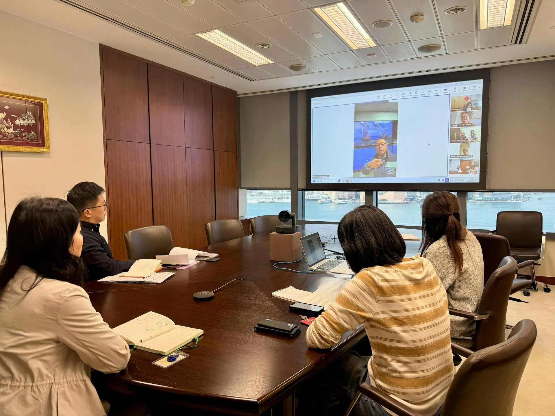 運輸及物流局局長陳美寶今日（25日）表示，民航意外調查機構的調查工作會全速進行，而在打撈工作完成後，北跑道將會重開。（運輸及物流局局Facebook）