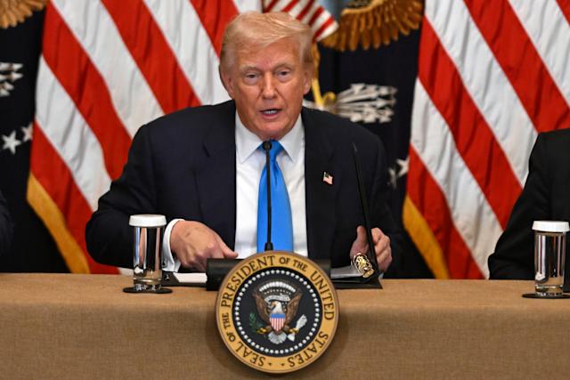 美國總統特朗普 31日簽署行政命令，公佈將實施的新稅率，其中對台關稅稅率為20%。（網上照片）