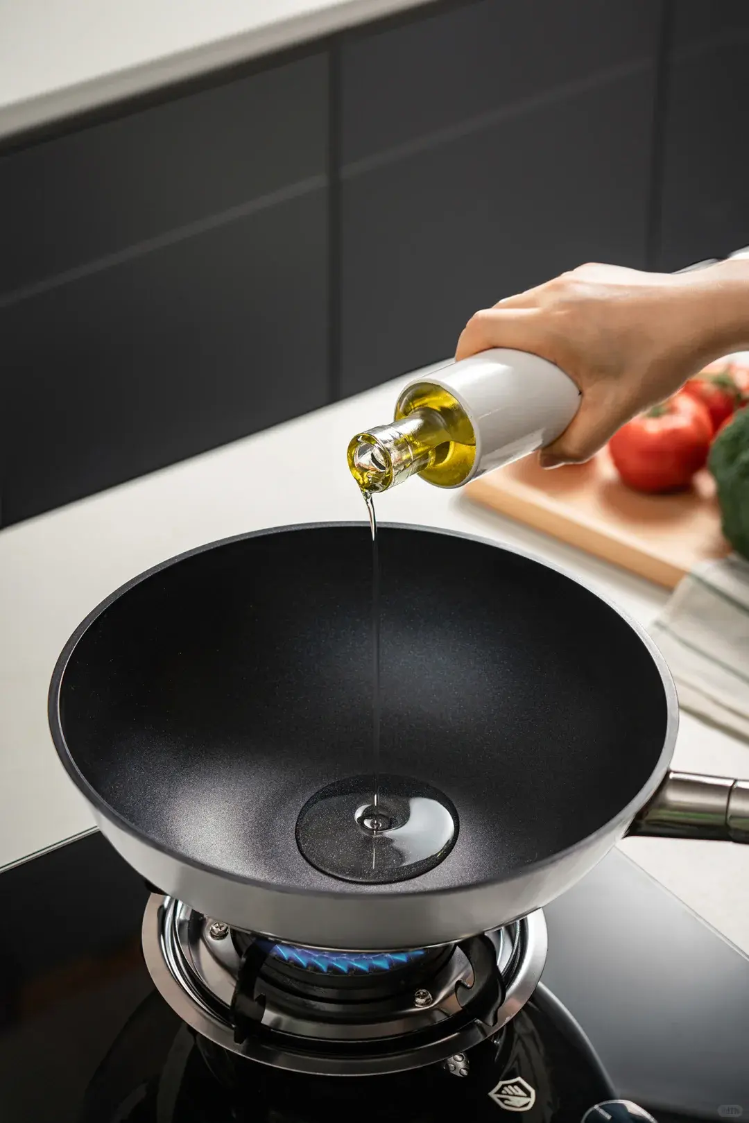 其實這不是鍋具不給力，也不是火候沒掌控好，核心問題就一個——鍋具或食材藏了水分。（示意圖來源：小紅書網友）