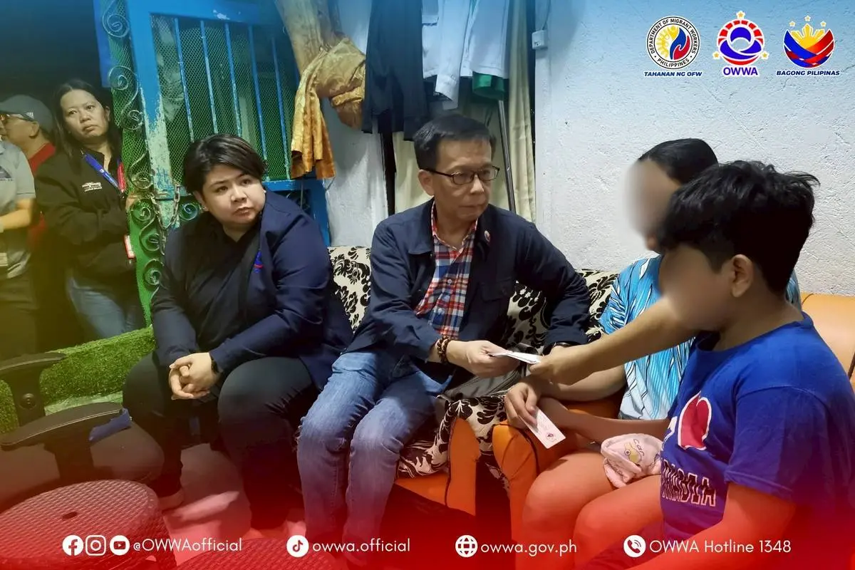 當局派人探訪Maryan的10歲兒子。（圖 Facebook@OWWA）