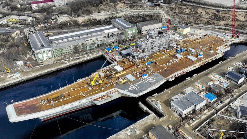 外媒報導,俄國海軍高層表態支持停止庫茲涅佐夫號航艦現代化工程並將其退役,最終該艦有可能難逃廢鐵拆解的命運;俄國海軍和聯合造船公司將會做出最終決定。(@Jeff21461的X帳號)