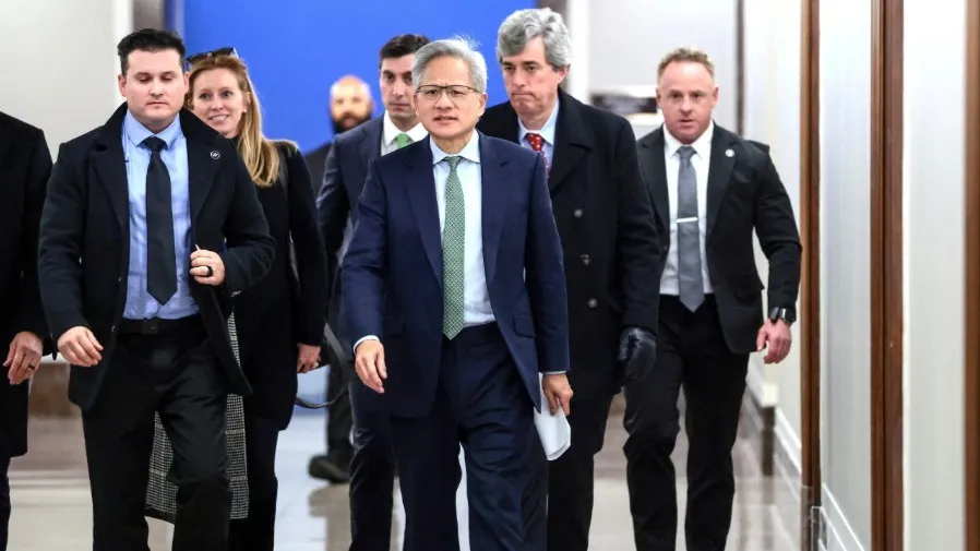 Nvidia黃仁勳晤特朗普：應向中國提供最具競爭力晶片 不確定中國接受H200的封面圖片