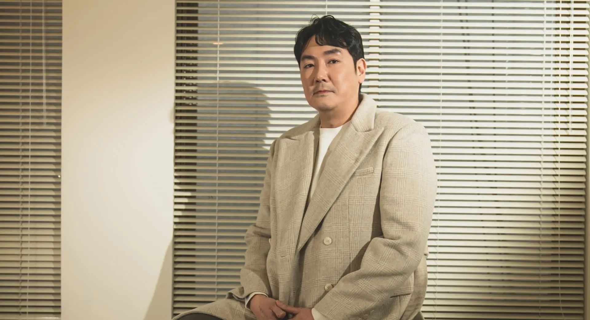 爆料者透露，趙震雄的高中資料幾乎查無實據，他後來改用父親的名字「趙震雄」作為藝名出道，疑似就是為了掩蓋這段不光彩的過去。(圖：網絡截圖)