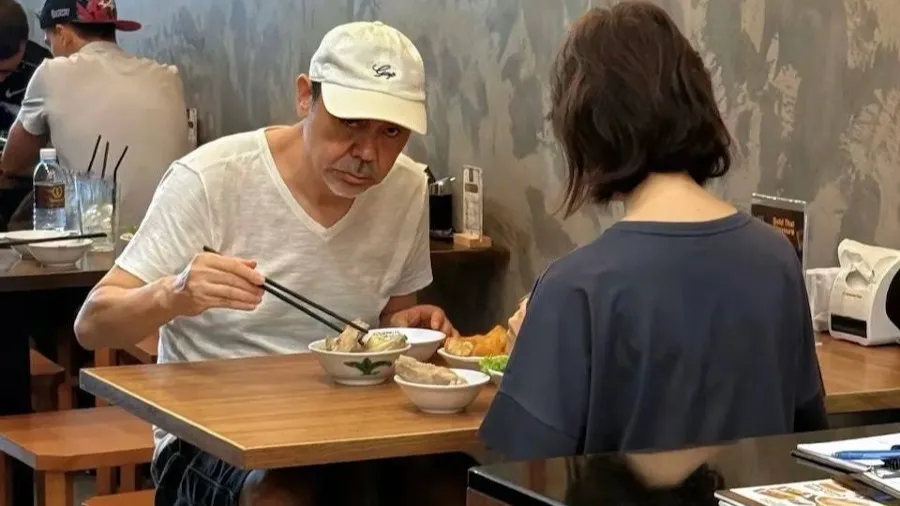 劉青雲泰國被偷拍目露凶光　網民為何一面倒力撐？61 歲影帝與郭藹明 27 年恩愛日常的封面圖片