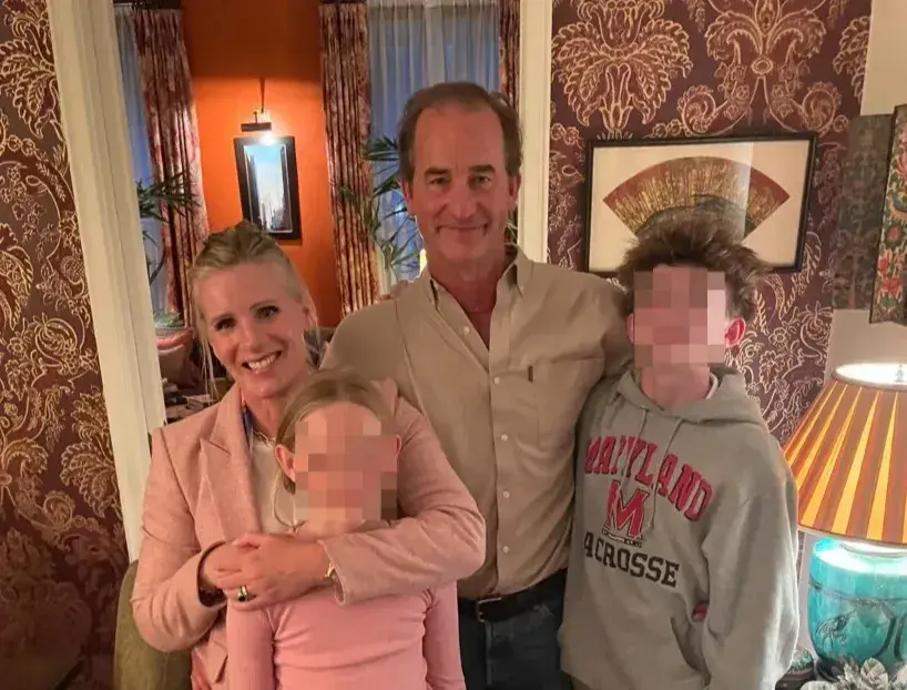 友人曝克里斯汀的丈夫當晚也在同一演唱會現場，並與一名女性約會，該女性現為其女友。​(圖：網絡翻攝)