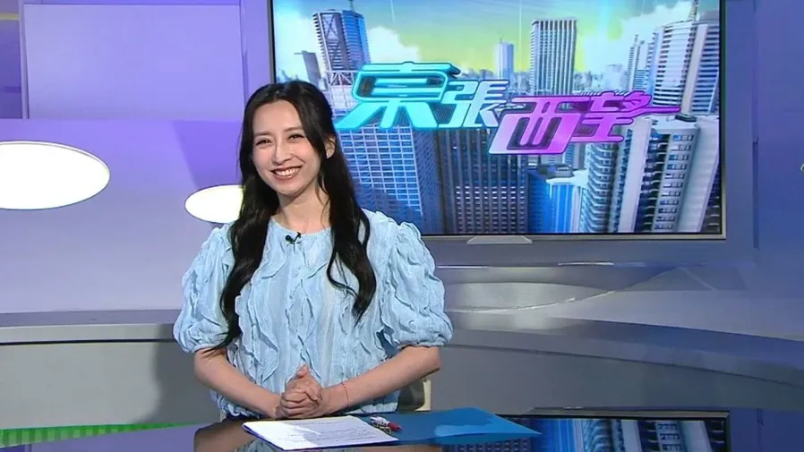 初代東張女神龔嘉欣｜相隔 16 年再戰《東張西望》主播台 與 Patrick Sir 同框的封面圖片