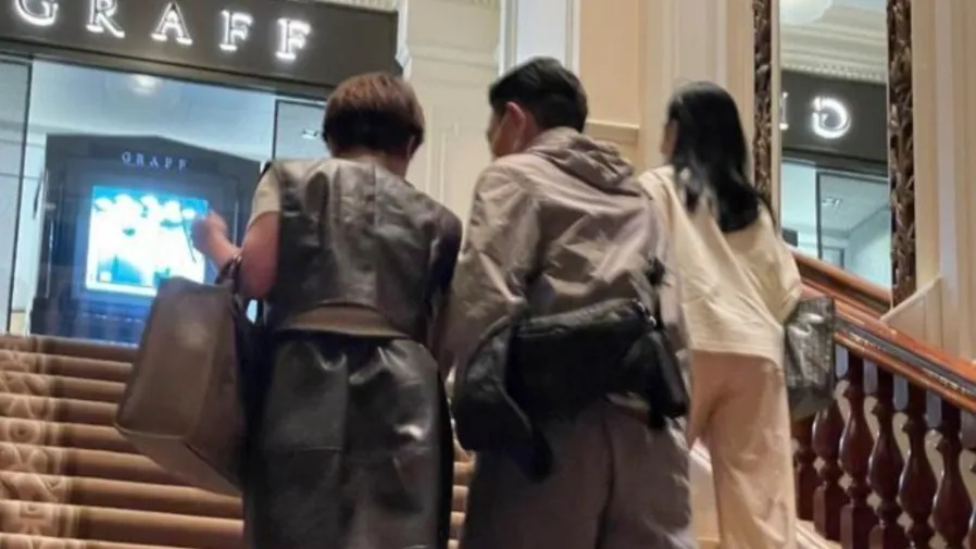 劉德華夫婦半島酒店附近偶遇　朱麗蒨背影被誤認為女兒　結婚十餘年首次被清晰拍下的封面圖片