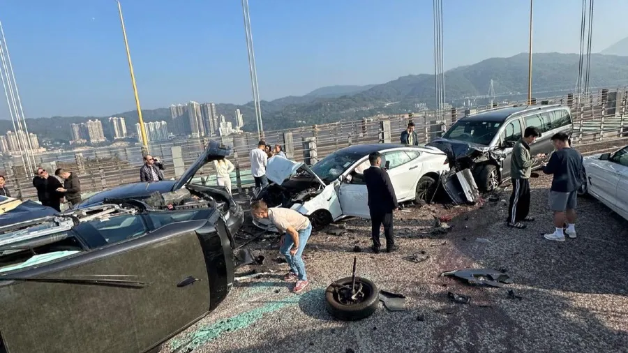 青馬大橋 10 車連環撞 2 人受困 10 人傷 機場交通擠塞最新狀況的封面圖片
