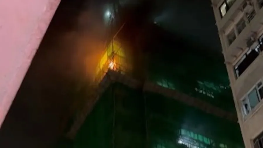 文苑樓 13 樓劏房單位火警 六旬老翁身亡四人受傷送醫的封面圖片