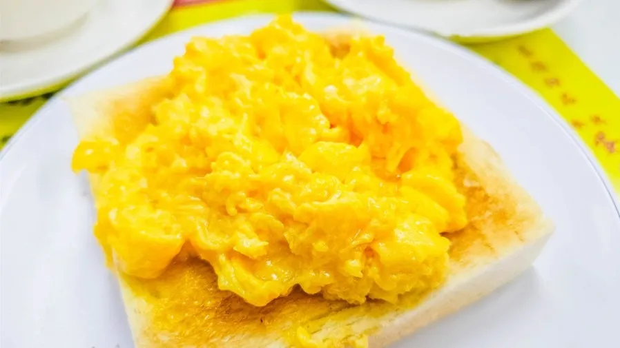 澳洲牛奶公司炒蛋上餐神速原因？侍應一句話參透人生，網民：要綵排先敢入去的封面圖片