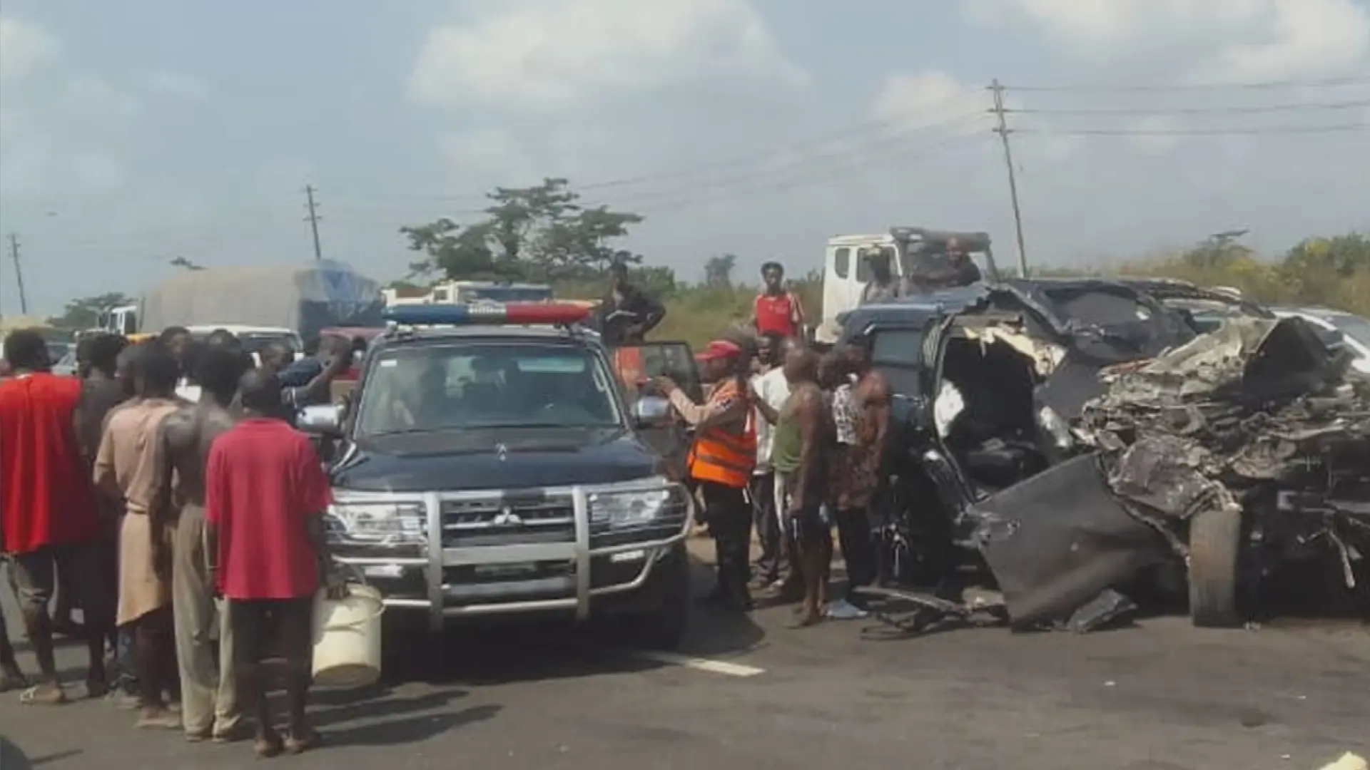 奧貢州警察局隨後發布正式聲明，確認事故發生地點位於拉各斯-伊巴丹高速公路丹科加油站前、靠近伊巴丹方向的薩加穆立交橋附近，該路段距離拉各斯約30英里，是當地連接商業中心的繁忙路段。(圖：網絡截圖)